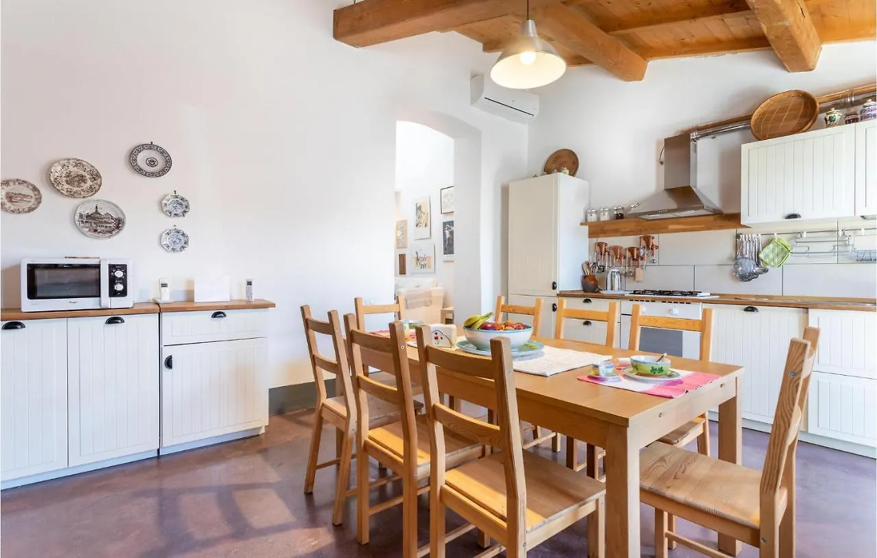 Dom wakacyjny 3 Bedroom Beautiful Home In Milis