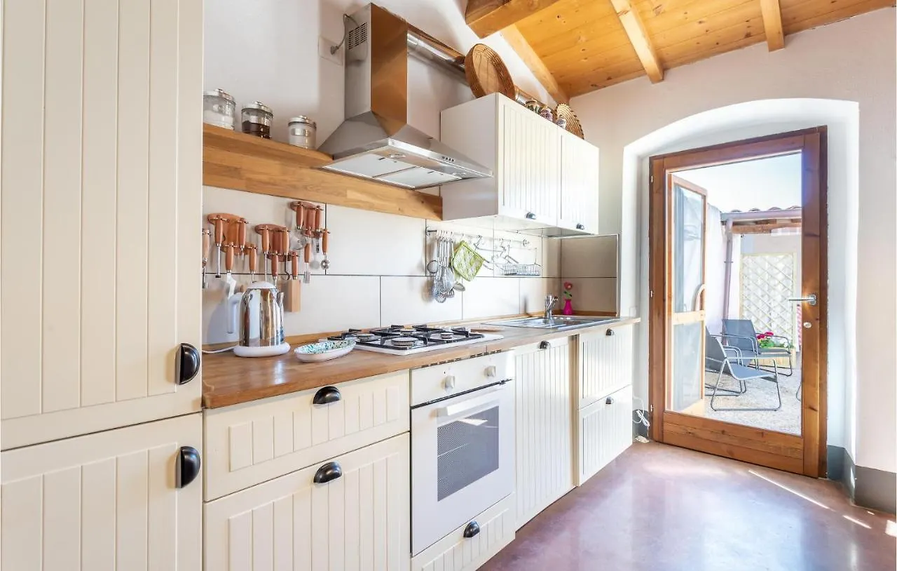3 Bedroom Beautiful Home In Milis Włochy